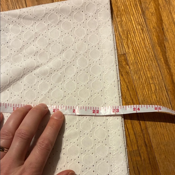 Elegant White Eyelet V-Neck Tank Top - Picture 8 of 8